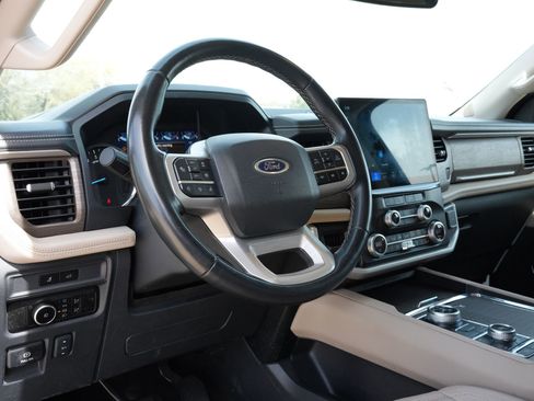 Used 2024 Ford Expedition Limited image 16