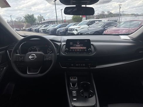 Certified 2025 Nissan Rogue SV w/ SV Premium Package image 22