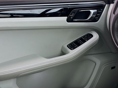 Used 2021 Porsche Macan S AWD/4WD image 15