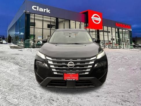 Used 2024 Nissan Rogue SV image 2