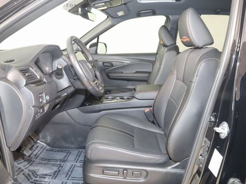 Used 2024 Honda Passport TrailSport image 12