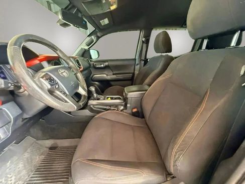 Used 2020 Toyota Tacoma TRD Sport AWD/4WD image 27