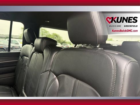 Used 2024 Jeep Wagoneer L Series II w/ Flexible Seating Group AWD/4WD image 29