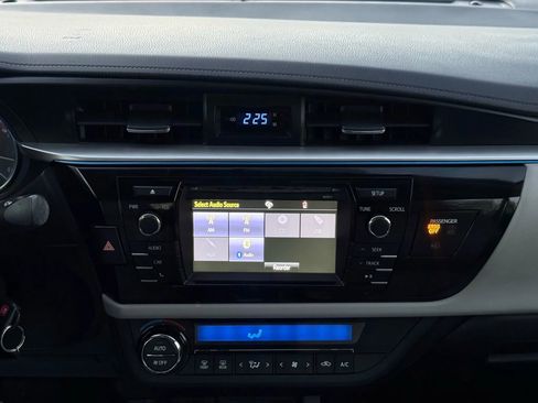 Used 2016 Toyota Corolla LE image 24