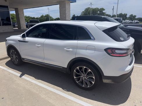 Used 2023 Lincoln Nautilus Reserve w/ Equipment Group 201A FWD image 2