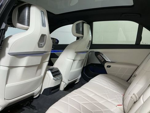 Certified 2024 BMW i7 xDrive60 image 26