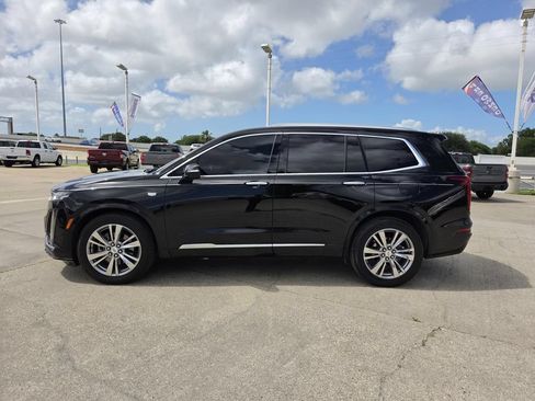 Used 2023 Cadillac XT6 Premium Luxury w/ Technology Package FWD image 2