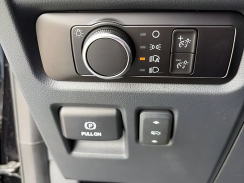 Used 2023 Ford Expedition XLT AWD/4WD image 16