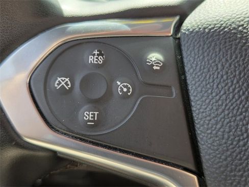 Used 2023 Chevrolet Traverse LT image 34