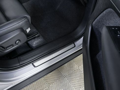 Certified 2025 Volvo XC40 B5 Plus image 25