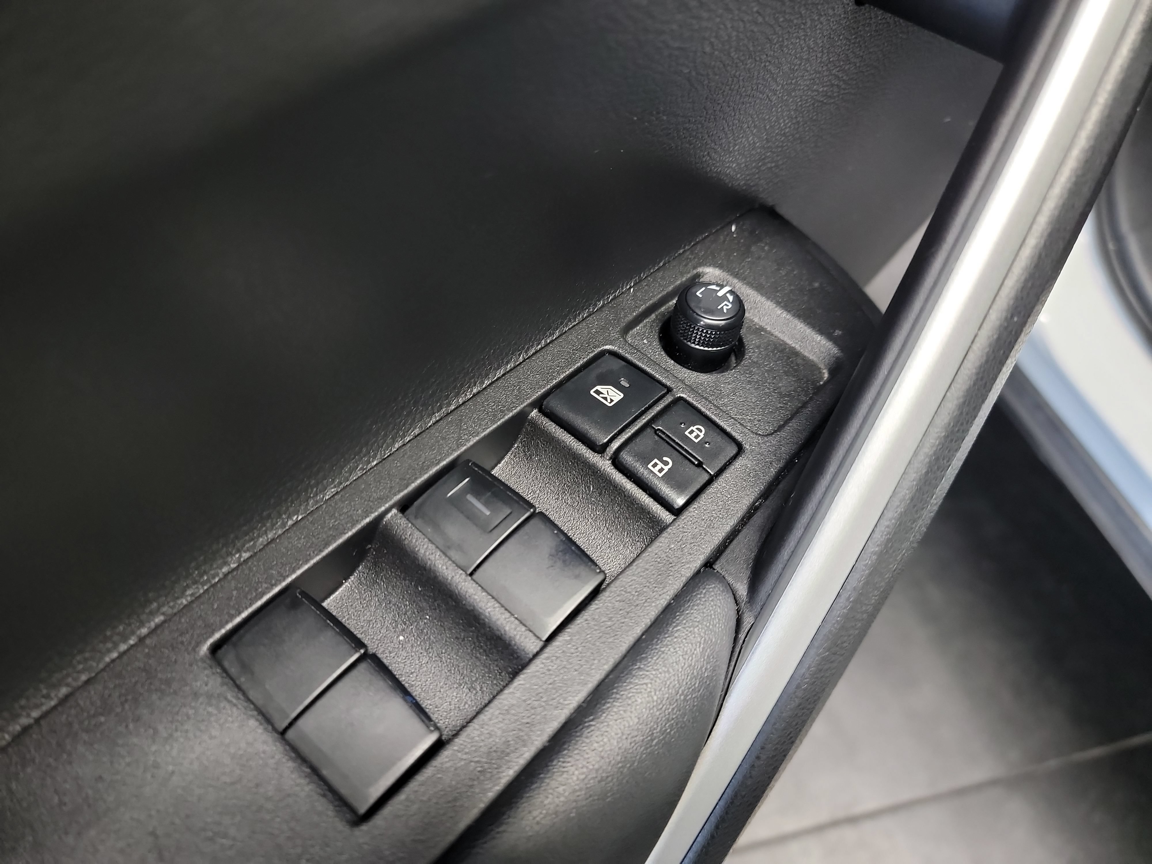 Used 2026 Toyota Corolla Cross XLE w/ Convenience Package FWD image 14