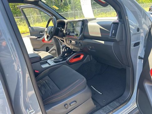 Certified 2025 Nissan Frontier Pro-X RWD image 26