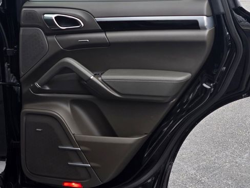 Used 2017 Porsche Cayenne S Platinum image 9