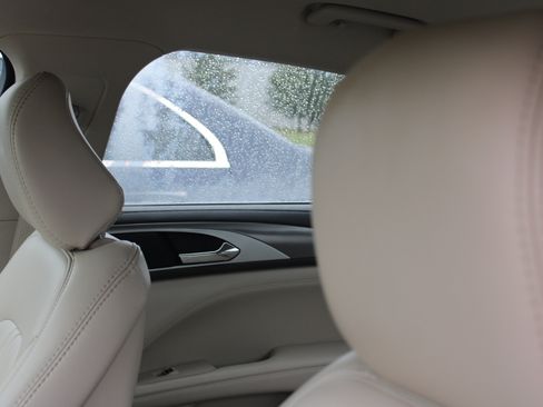 Used 2020 Lincoln MKZ image 24