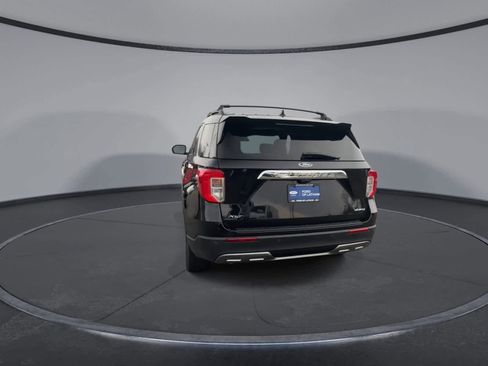 Used 2023 Ford Explorer XLT w/ Equipment Group 202A image 7