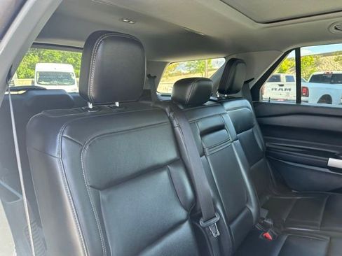 Used 2024 Ford Explorer XLT w/ Equipment Group 202A AWD/4WD image 19