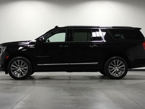 Used 2022 GMC Yukon XL Denali w/ Denali Ultimate Package AWD/4WD image 7