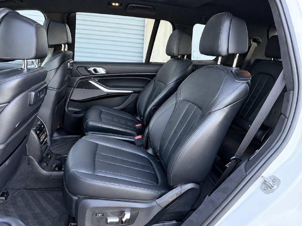 Used 2020 BMW X7 M50i w/ Executive Package AWD/4WD image 16