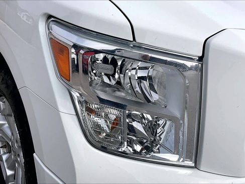 Used 2020 Nissan Titan SV w/ SV Convenience Package image 26
