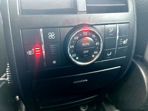 Used 2011 Mercedes-Benz GL 550 4MATIC image 13