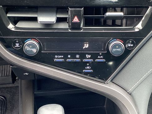 Used 2022 Toyota Camry SE image 35