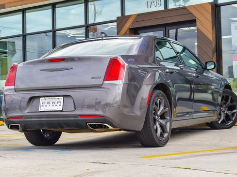 Used 2022 Chrysler 300 Touring w/ Sport Appearance Package image 33