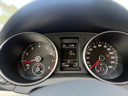 Used 2010 Volkswagen Golf 2-Door FWD image 13