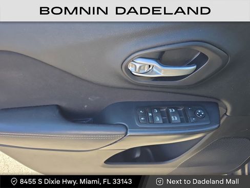 Used 2016 Jeep Cherokee Latitude image 18