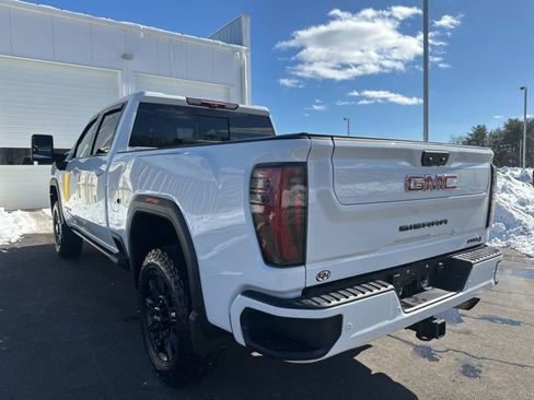 Used 2024 GMC Sierra 2500 AT4 w/ AT4 Premium Plus Package image 3