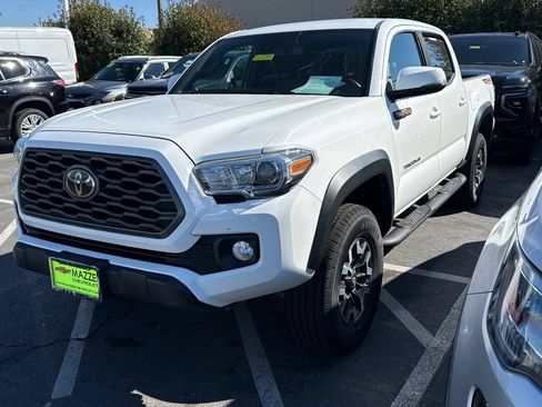 Used 2021 Toyota Tacoma TRD Off-Road w/ Technology Package AWD/4WD image 2