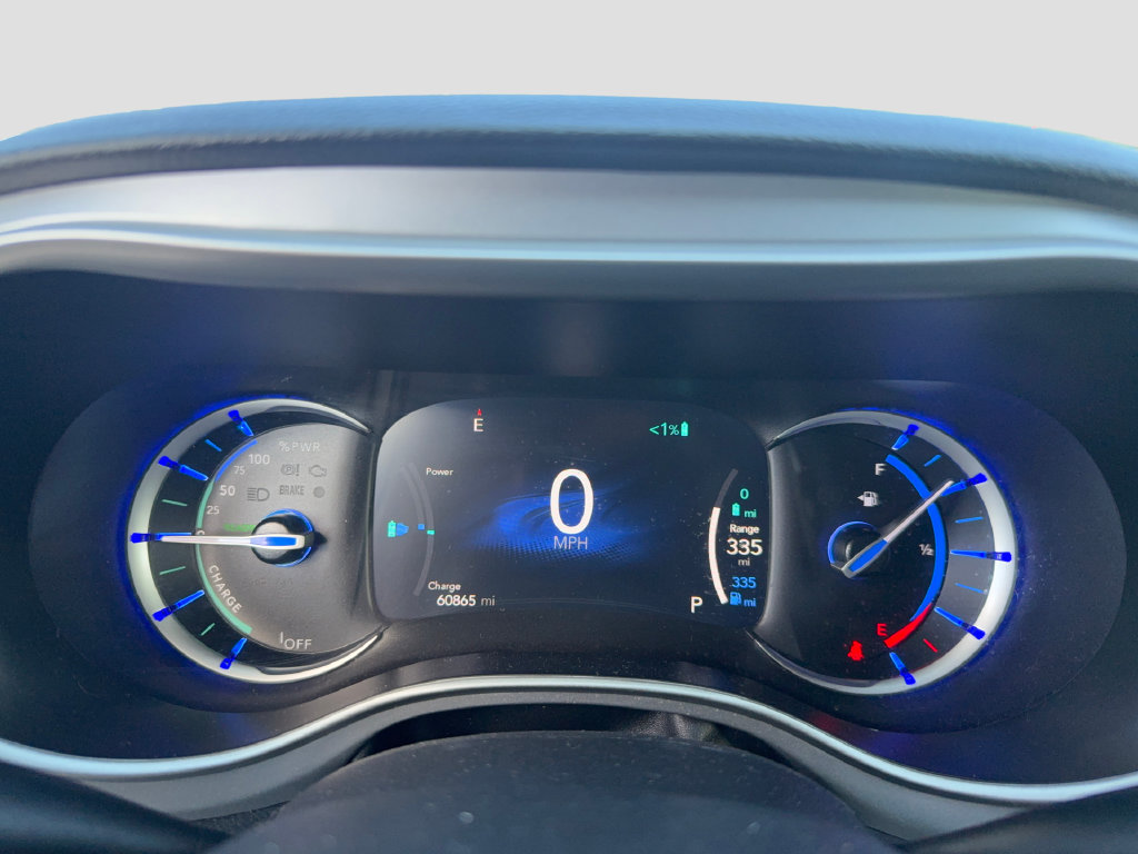 Used 2024 Chrysler Pacifica Limited FWD image 16