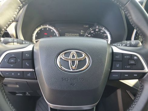Used 2024 Toyota Highlander LE image 18