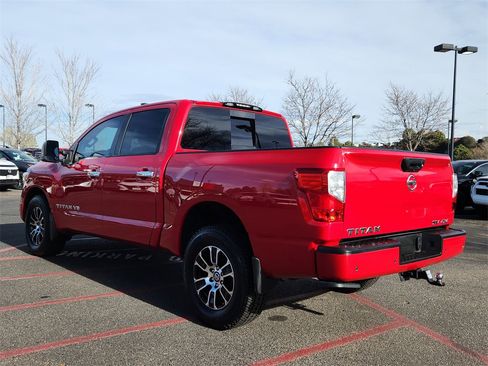 Used 2020 Nissan Titan SV w/ SV Convenience Package image 3