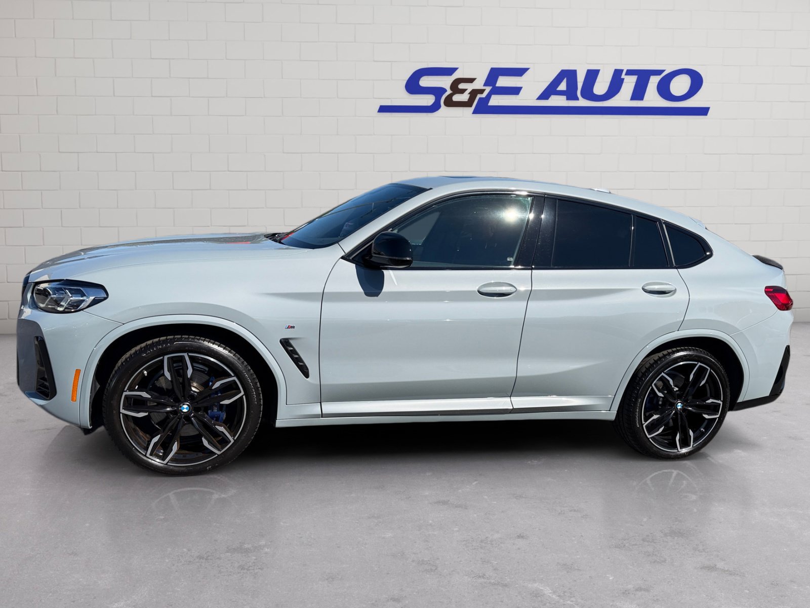 Used 2025 BMW X4 M40i AWD/4WD image 2