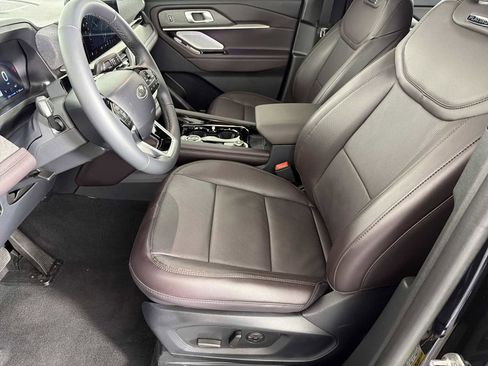 Used 2025 Ford Explorer Platinum image 7