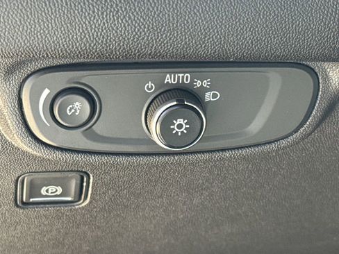Used 2021 GMC Terrain SLE w/ Driver Convenience Package FWD image 22