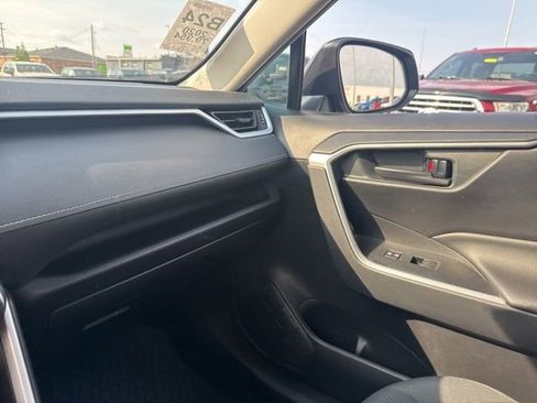 Used 2020 Toyota RAV4 LE AWD/4WD image 23