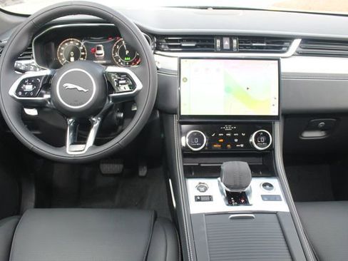 New 2026 Jaguar F-PACE R-Dynamic S image 4