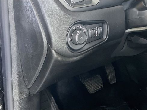 Used 2022 Jeep Renegade Latitude w/ Convenience Group AWD/4WD image 10