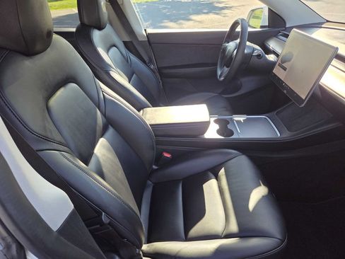 Used 2022 Tesla Model Y Long Range AWD/4WD image 13