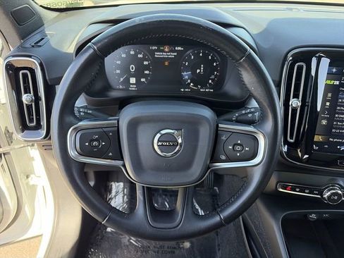 Used 2020 Volvo XC40 T5 Momentum w/ Protection Package Premier AWD/4WD image 24