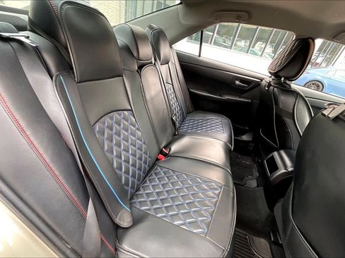 Used 2017 Toyota Camry SE image 19