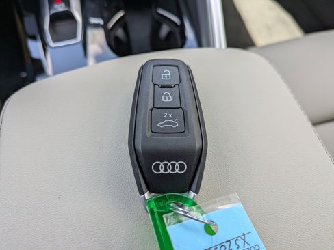 Used 2025 Audi Q5 Prestige image 32