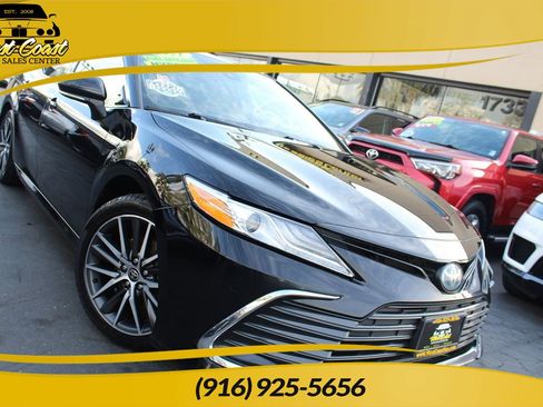 Used 2021 Toyota Camry XLE image 1