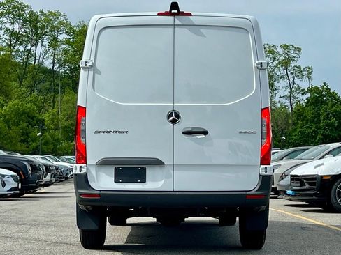 Used 2025 Mercedes-Benz Sprinter 2500 image 8