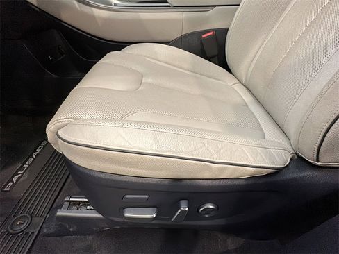 Used 2023 Hyundai Palisade Limited image 10