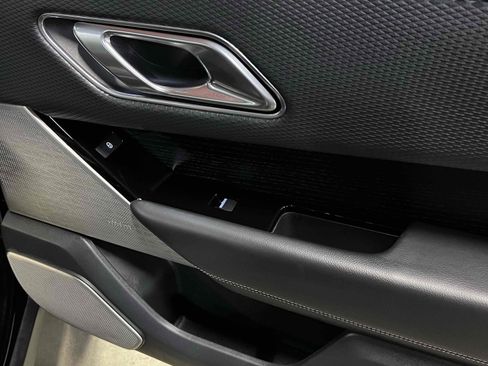 Used 2018 Land Rover Range Rover Velar R-Dynamic SE image 77