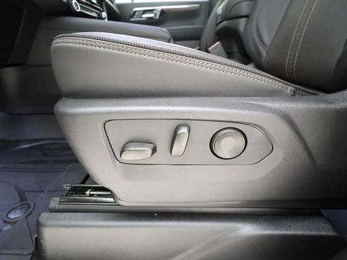 Used 2025 Chevrolet Suburban High Country image 9