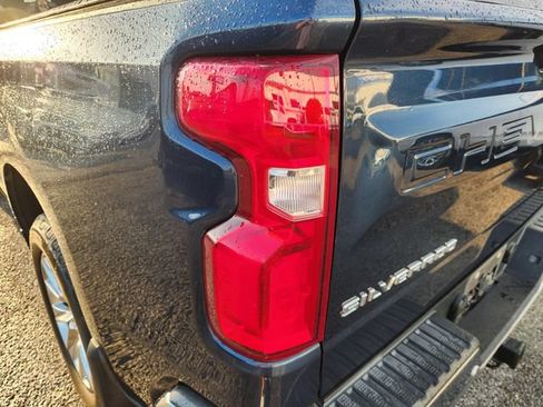 Used 2021 Chevrolet Silverado 1500 LTZ w/ Z71 Off-Road Package AWD/4WD image 7