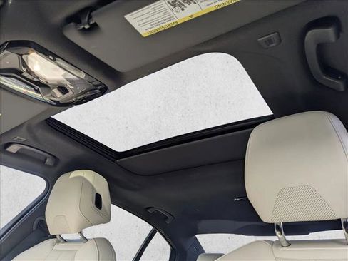 Used 2025 BMW 530i w/ Premium Package image 15